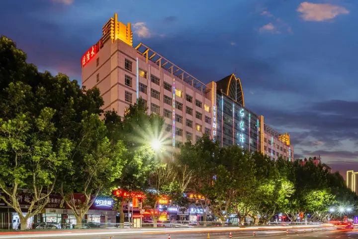 Аксу: Yilong Hotel