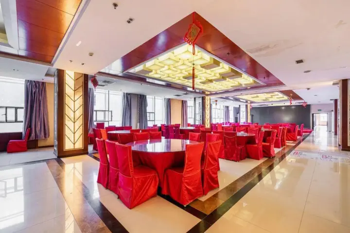 Аксу: Yilong Hotel