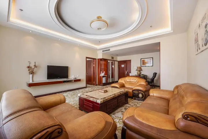 Аксу: Yilong Hotel