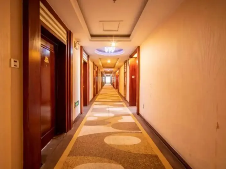 Аксу: Yilong Hotel