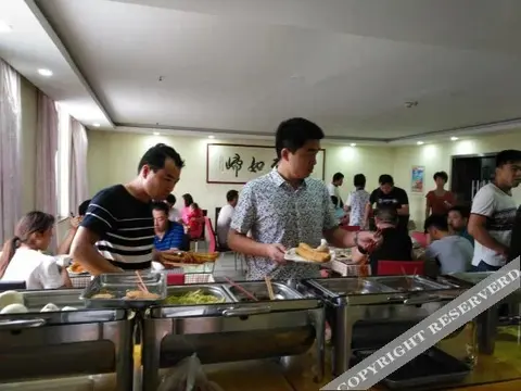 Линьи: 临沂锐思特酒店