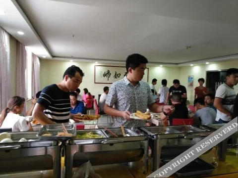 Линьи: 临沂锐思特酒店