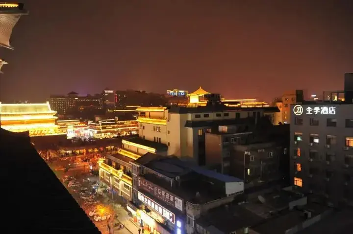 Сиань: Ji Hotel (Xi'An Bell Drum Towers)
