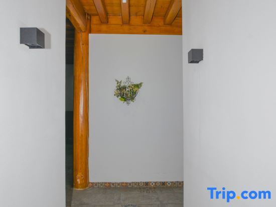 Шангри-Ла: Xiangsheli Foguang Qifu Boutique Inn