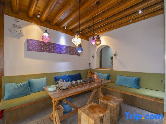 Шангри-Ла: Xiangsheli Foguang Qifu Boutique Inn