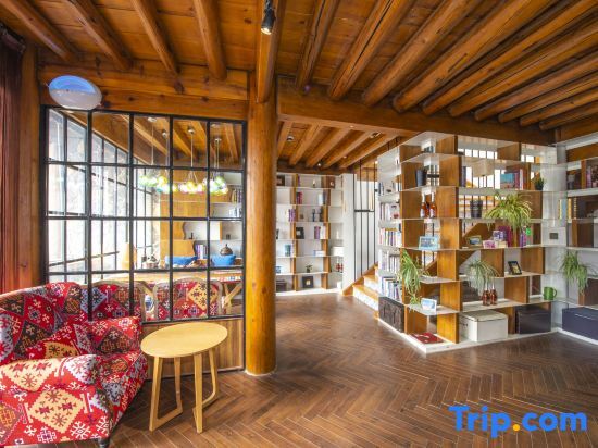 Шангри-Ла: Xiangsheli Foguang Qifu Boutique Inn