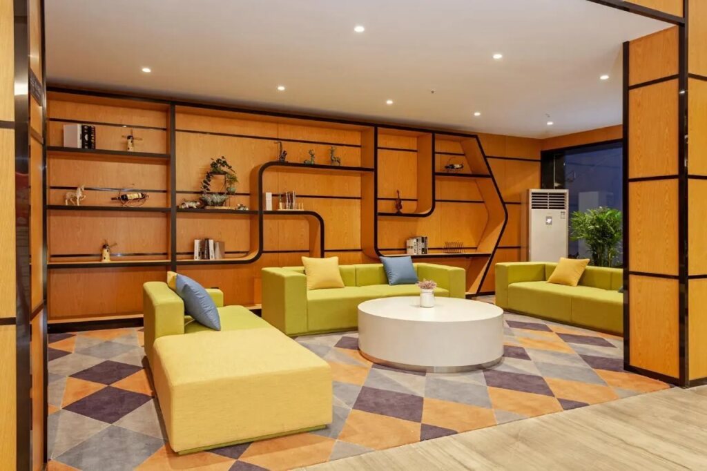 Джин-Чжоу: Chonpines Hotels· Jingzhou Ancient City Dongmen