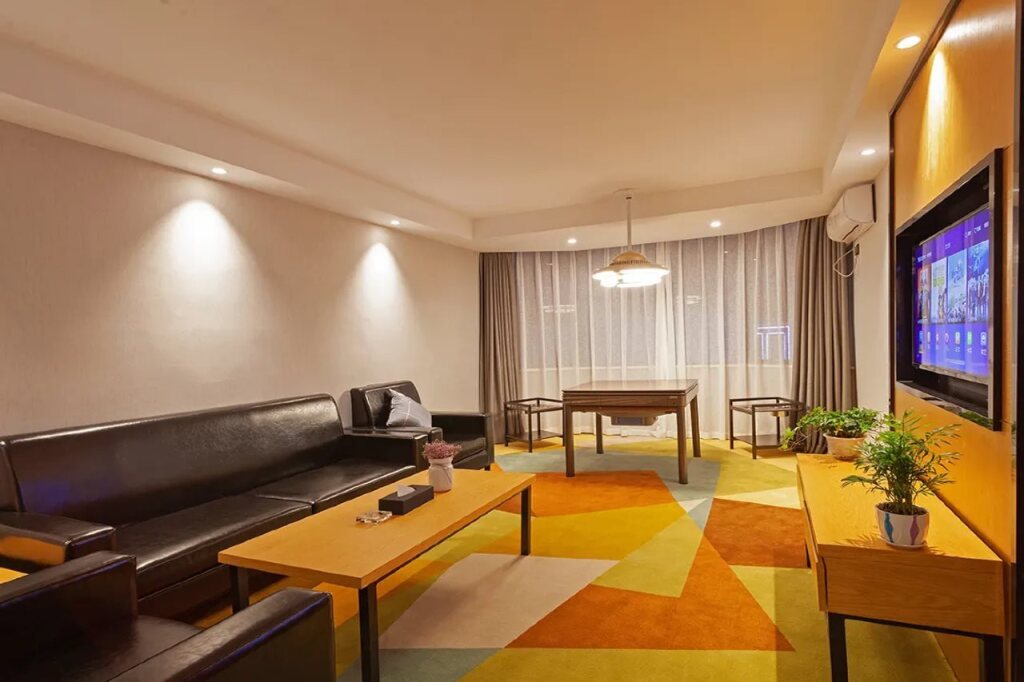 Джин-Чжоу: Chonpines Hotels· Jingzhou Ancient City Dongmen