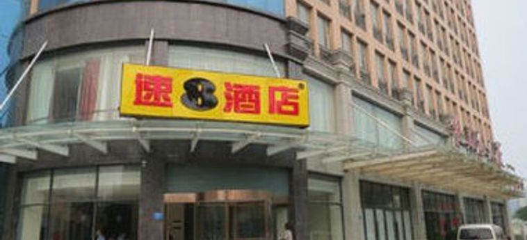 Чжэнчжоу: Super 8 Hotel Zhengzhou Navigation Stadium