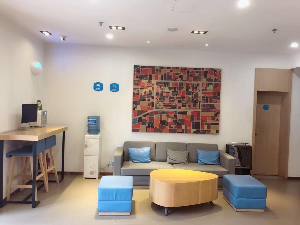 Вэйнань: Hanting Hotel Huayin Huashan Scenic Spot