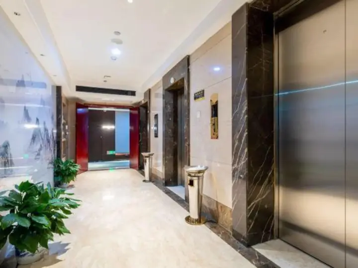 Лоуди: Boni International Hotel