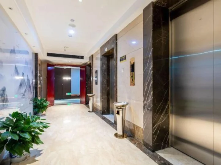 Лоуди: Boni International Hotel