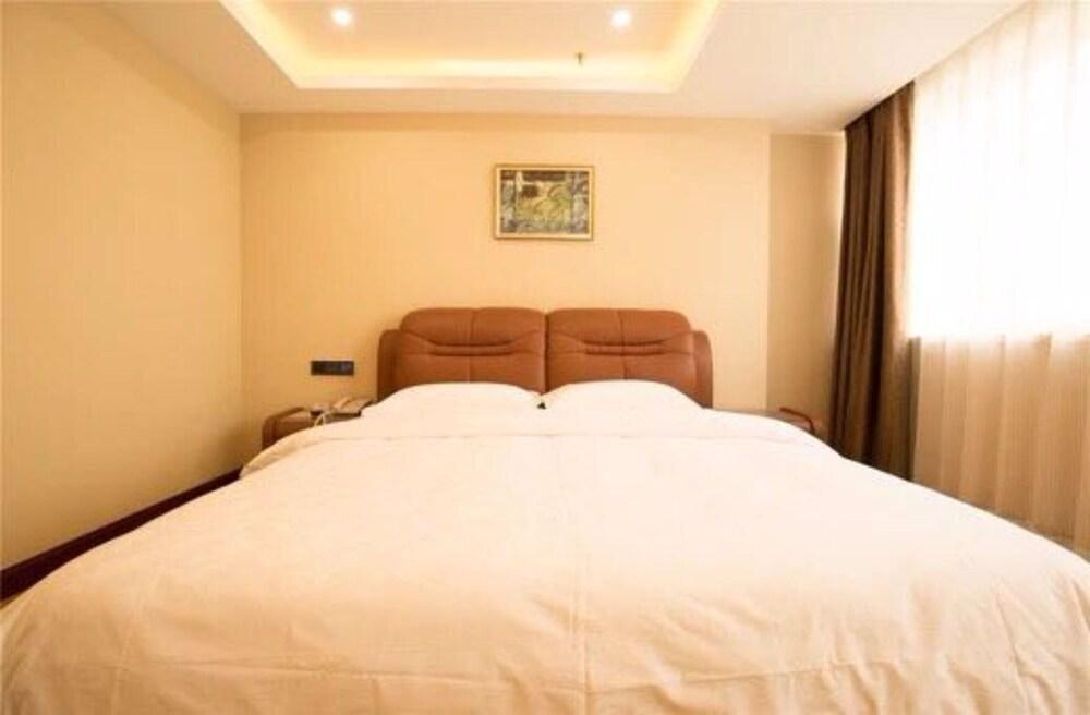 Шэньян: Shenyang Astronomy Hotel