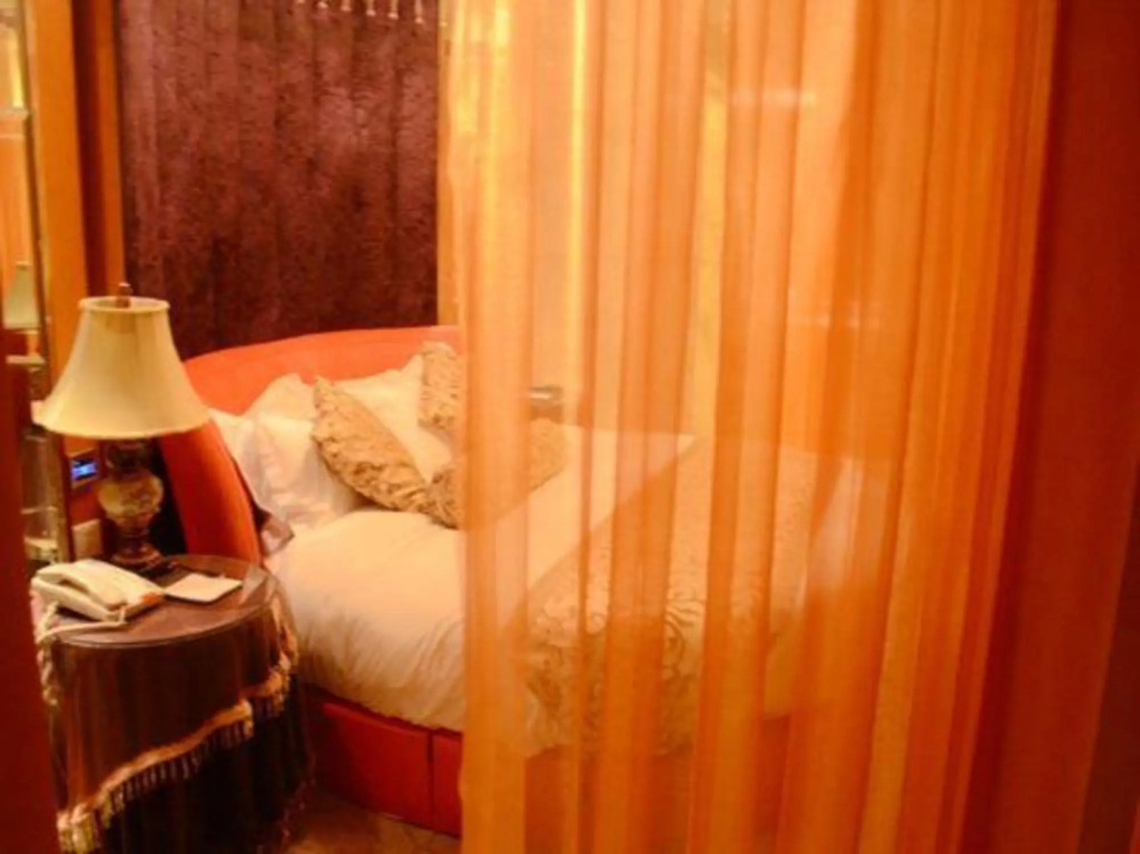 Цанчжоу: Yihe Mythology Theme Hotel (North China Commercial Building)