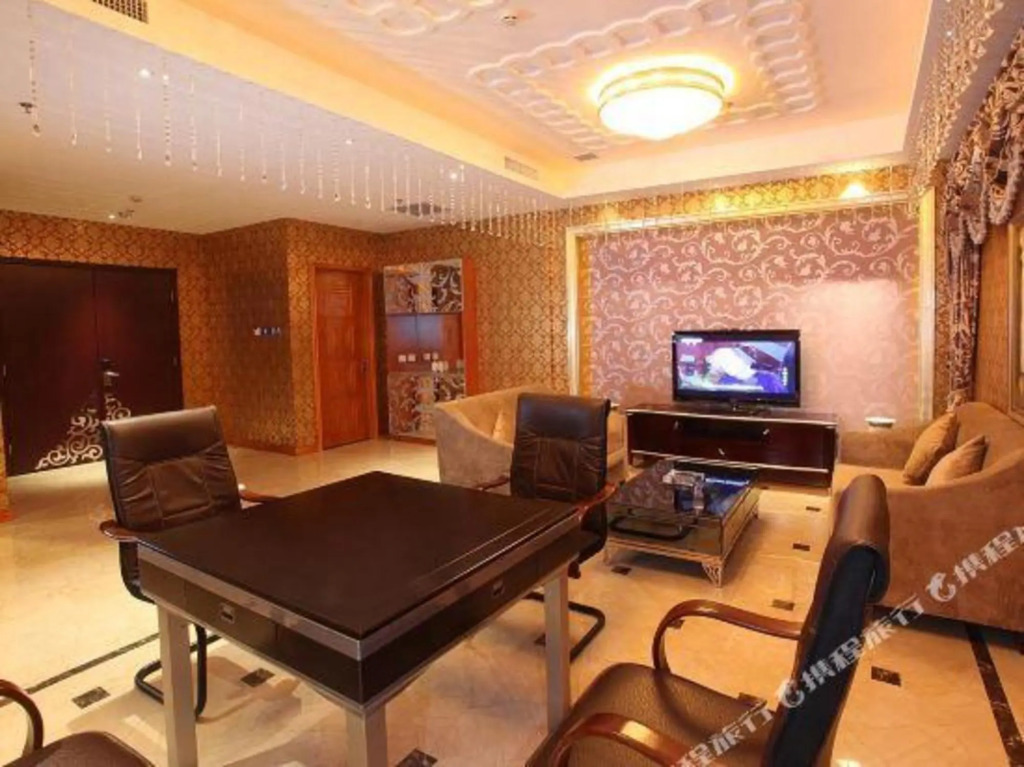 Цанчжоу: Yihe Mythology Theme Hotel (North China Commercial Building)