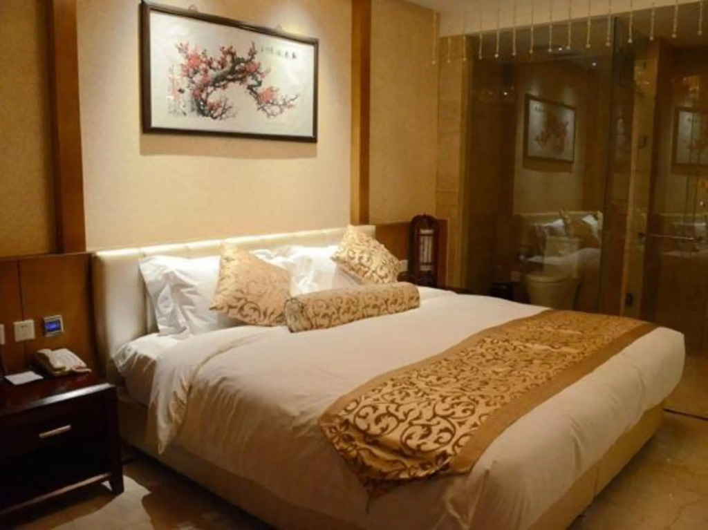 Цанчжоу: Yihe Mythology Theme Hotel (North China Commercial Building)