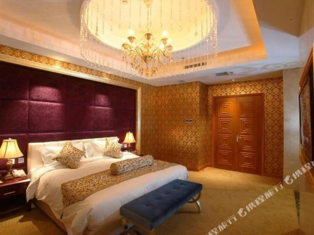 Цанчжоу: Yihe Mythology Theme Hotel (North China Commercial Building)