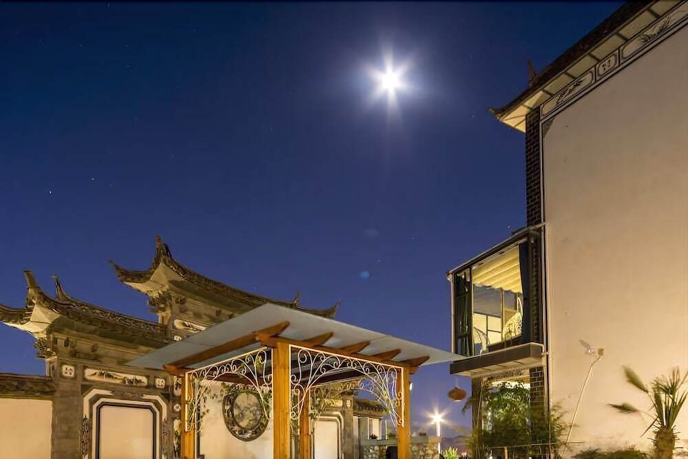 Дали: Baicaoyuan Theme Inn