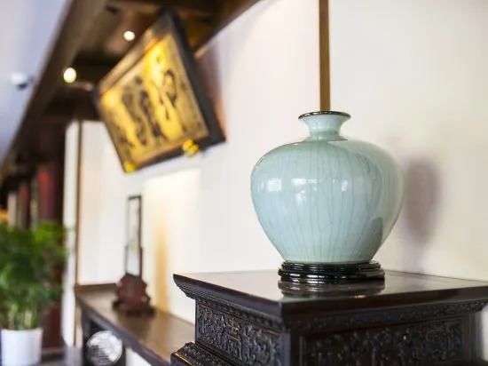 Цзясинь: Wuzhen Zhaoming House