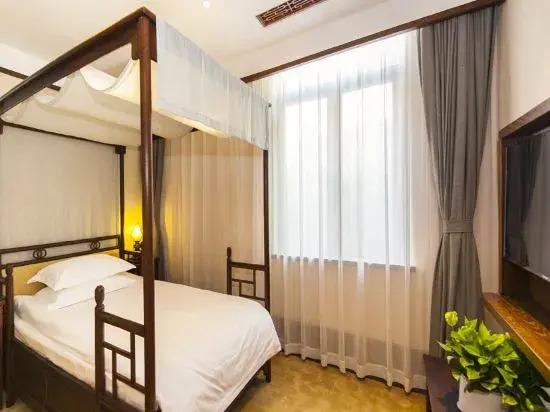 Цзясинь: Wuzhen Zhaoming House