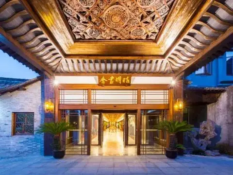 Цзясинь: Wuzhen Zhaoming House