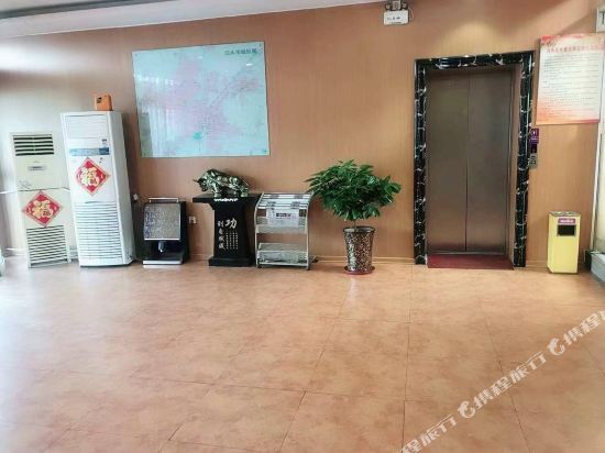 Цанчжоу: 雅客e家快捷酒店(泊头开发区店)
