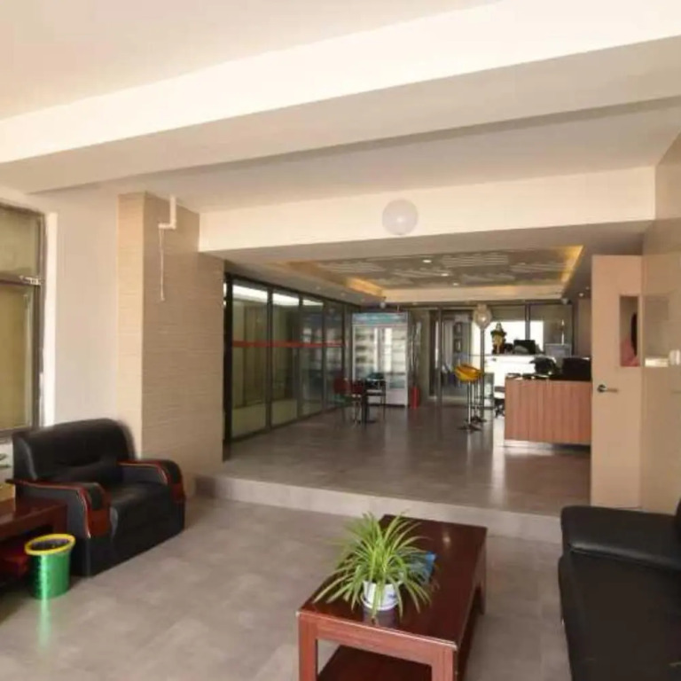 Лоян: Luoyang Jiayue Theme Hotel