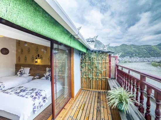 Уян: National Tribes River View Hotel (Zhenyuan Ancient City Scenic Area)