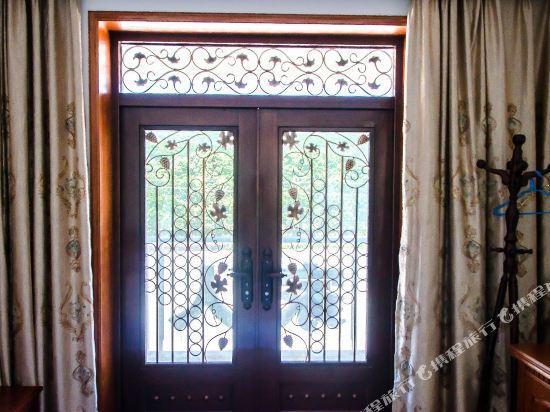 carousel image 4
