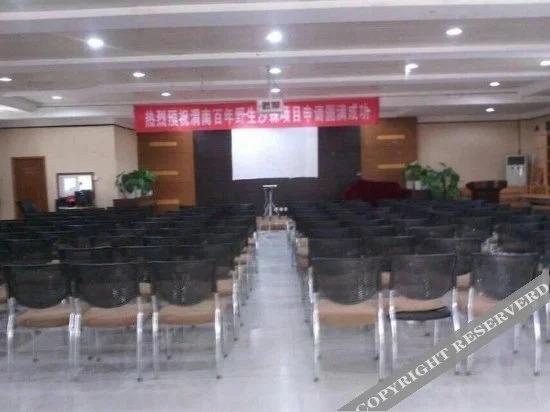 Вэйнань: Tongyi Hotel