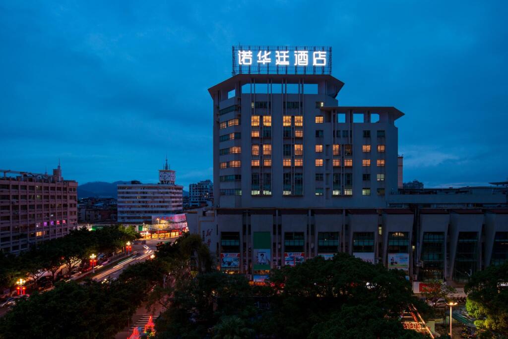 Чжаоцин: Nuohuating Hotel