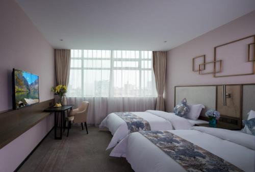 Чжаоцин: Nuohuating Hotel