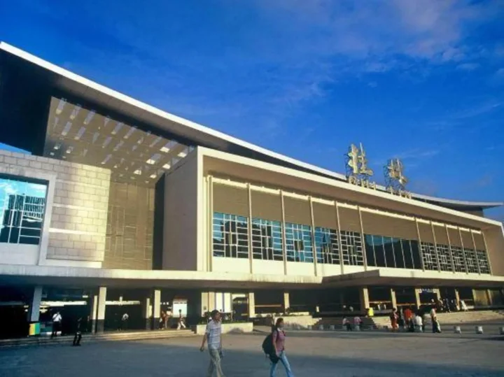 Гуйлинь: Sunday Hotel (Guilin Railway Station)