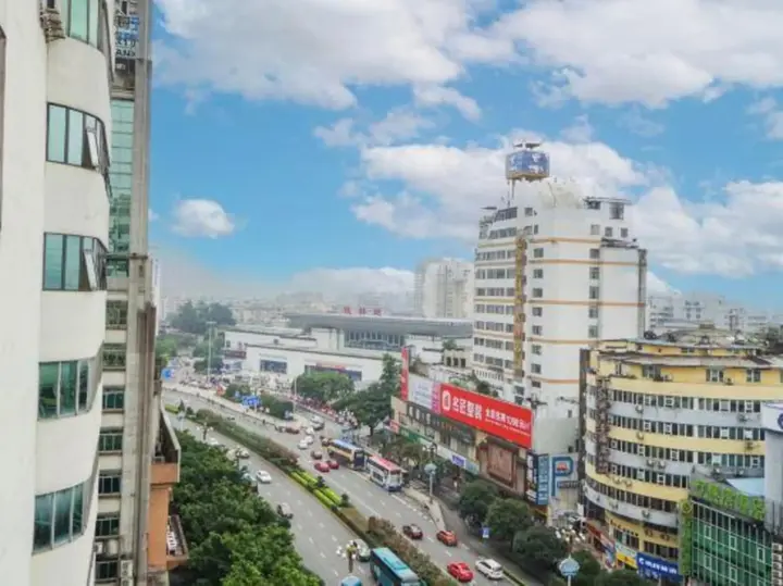 Гуйлинь: Sunday Hotel (Guilin Railway Station)