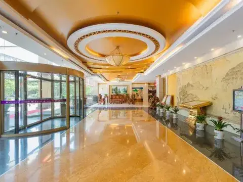 Гуйлинь: GuilinGrandHotel(Two Rivers and Four Lakes East and West Alleys)