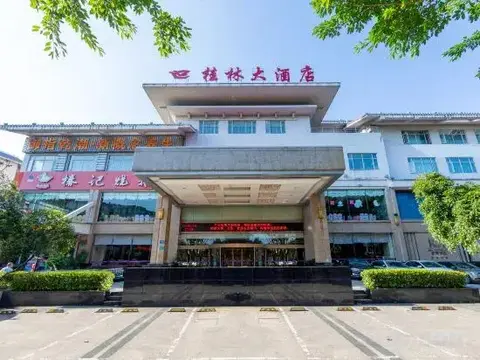 Гуйлинь: GuilinGrandHotel（Two Rivers and Four Lakes East and West Alleys）