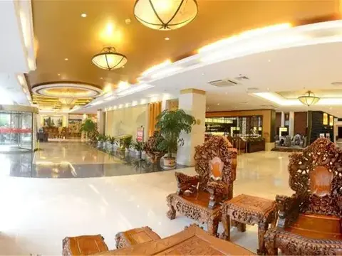 Гуйлинь: GuilinGrandHotel(Two Rivers and Four Lakes East and West Alleys)