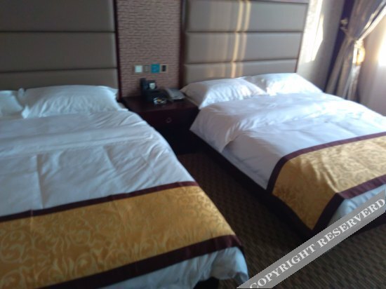 Шаогуань: Yifeng Business Hotel
