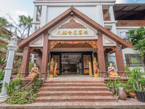 Цзинхун: Tianzhu Gaozhuang Inn (Star Night Market)