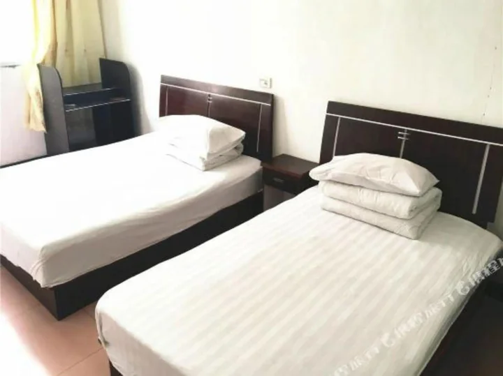 Ухань: Yining Hotel