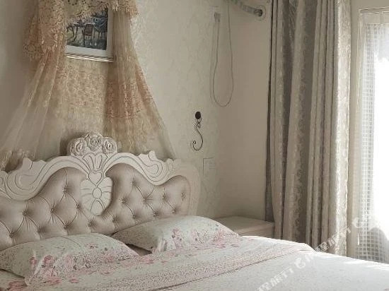 Цзясинь: Louwailou Theme Inn