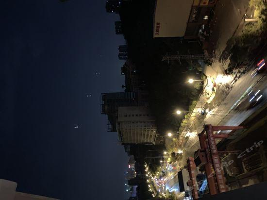 Ухань: 艳阳天时尚旅店(武汉光谷体育学院店)