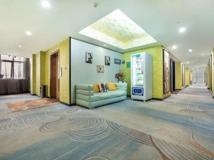 Чжэнчжоу: Roland Fashion Hotel (Tonghuai Subway Station T10 Tanshili Shopping Center Store)