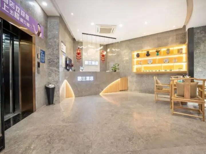Чжэнчжоу: Roland Fashion Hotel (Tonghuai Subway Station T10 Tanshili Shopping Center Store)