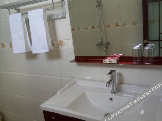 Пучжэхэй: Puzhehei Chengshi Nongyuan Hotel