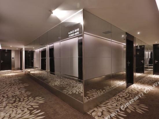 Шанхай: Orange Hotel (Shanghai Bund Waibaidu Bridge)