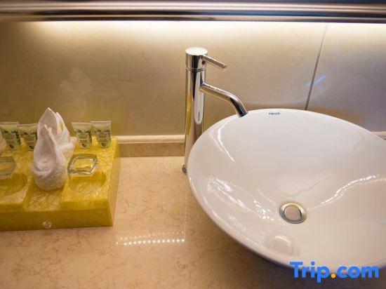 Дэхун: Yixin Hotel