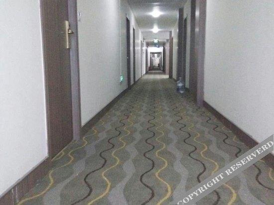 Яньтай: Tongfulou Business Hostel