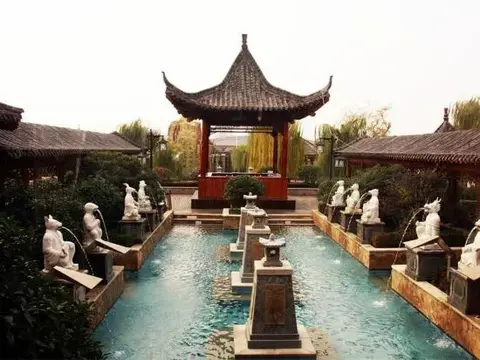 Линьи: Huayuan Business Hotel