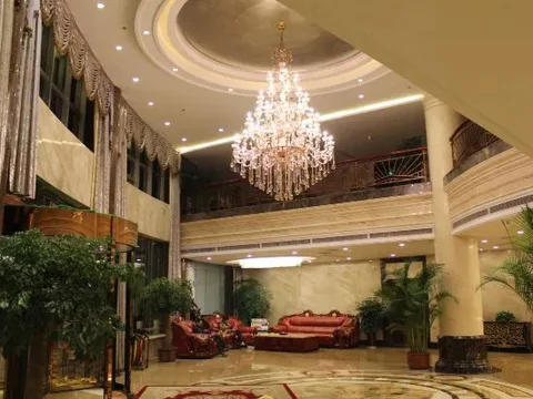 Линьи: Huayuan Business Hotel